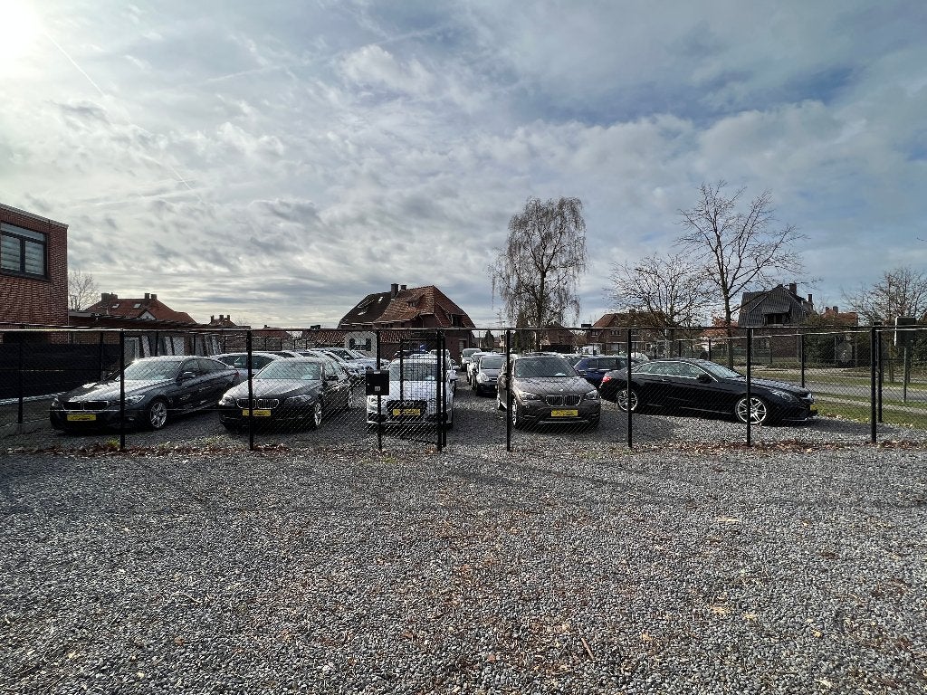 VERHARDE PARKING VOOR AUTO'S TE HUUR – 650 m², Genk