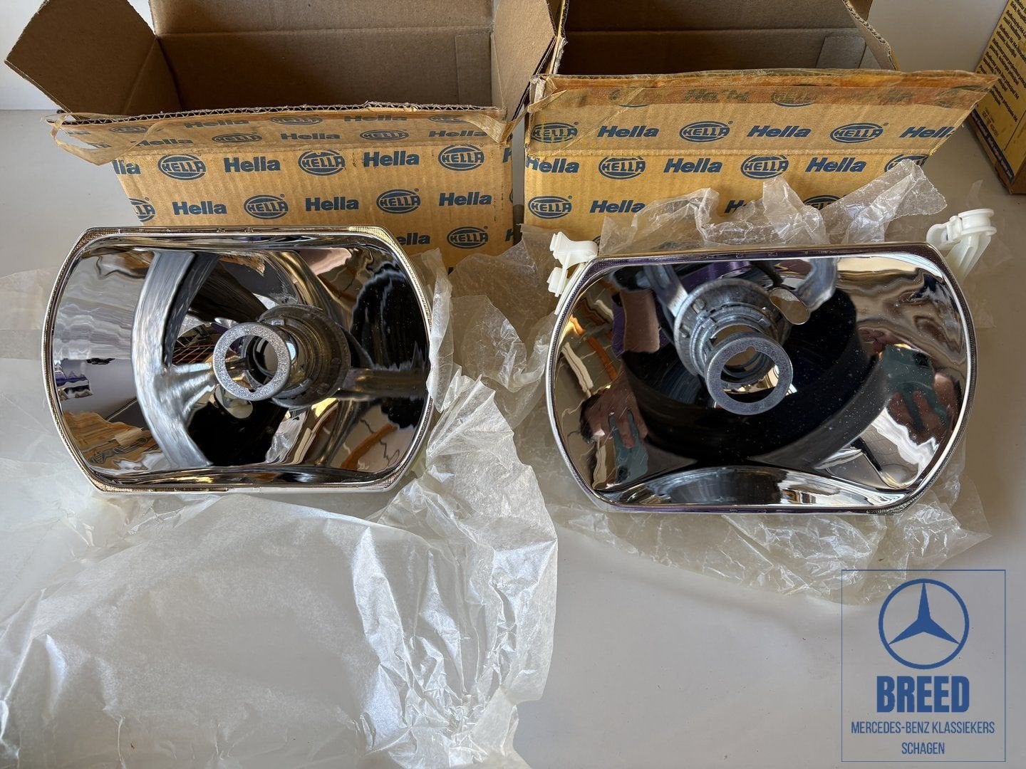 NOS reflector L+R Hella H4 breedband voor Mercedes-Benz W123, Neuf, -, -, Enlèvement ou Envoi
