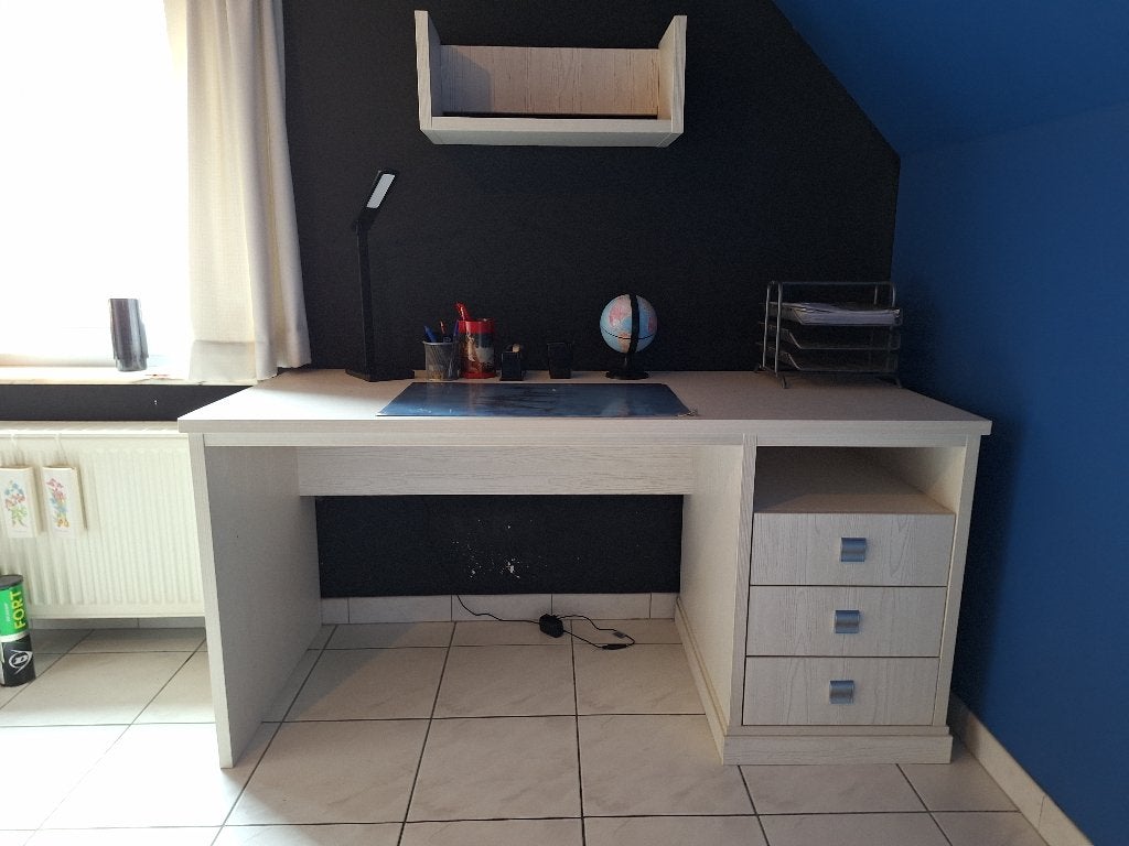 Bureau in lichte houtkleur, Ophalen, Hout, Schoolbureau, 68 cm