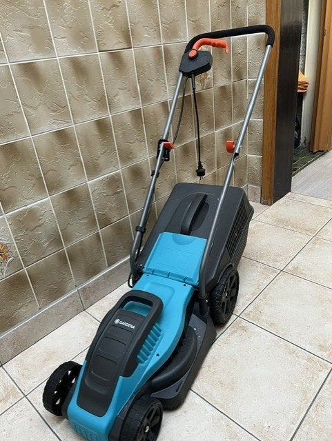 Grasmachine Gardena PowerMax 1100 W 32 cm  Nieuwstaat !!, Tuin en Terras, Ophalen, Cirkelmaaier, Elektrische grasmaaier, Zo goed als nieuw