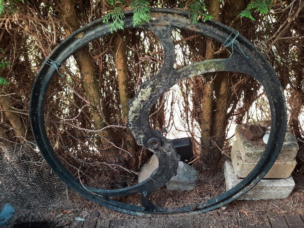 Ancienne roue de bateaux en fonte, Enlèvement