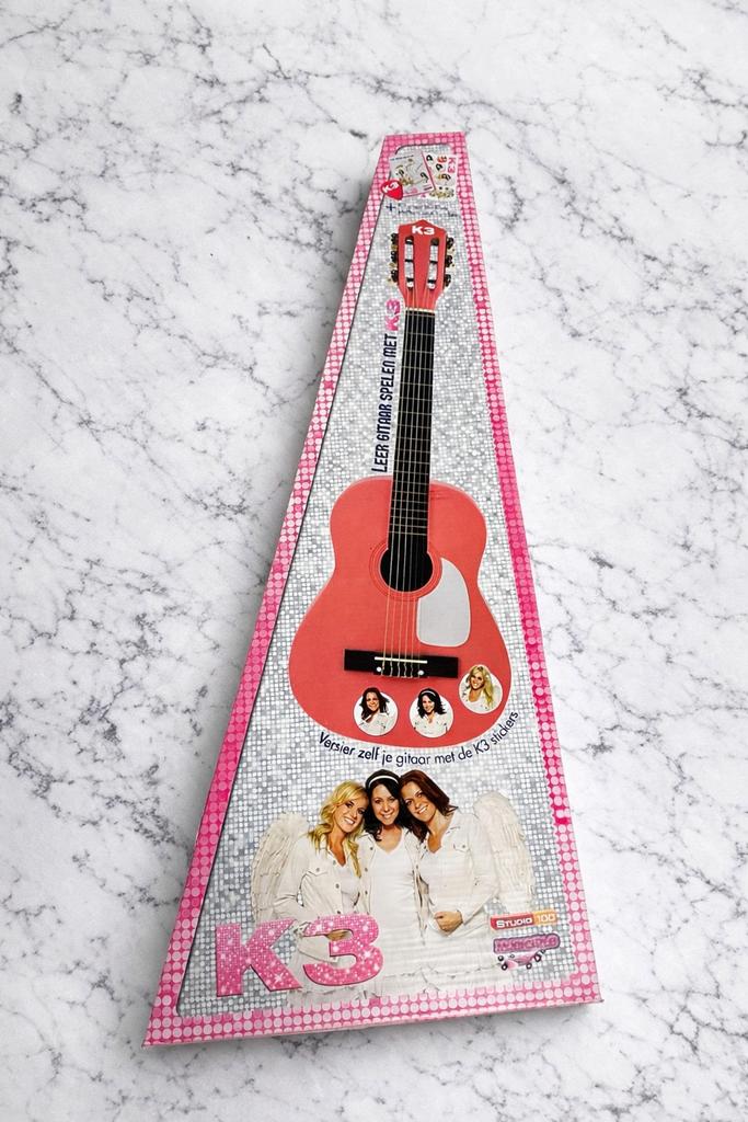 K3 Gitaar.-Originele Doos.K3, Ophalen, Zo goed als nieuw, Instrument of Accessoires