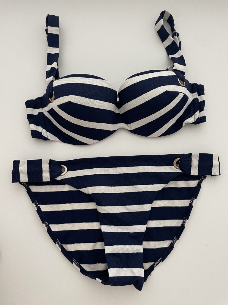 Marine bikini maat 36 van Oysho, heel weinig gedragen!, Kleding | Dames, Oysho, Blauw, Ophalen of Verzenden, Zo goed als nieuw
