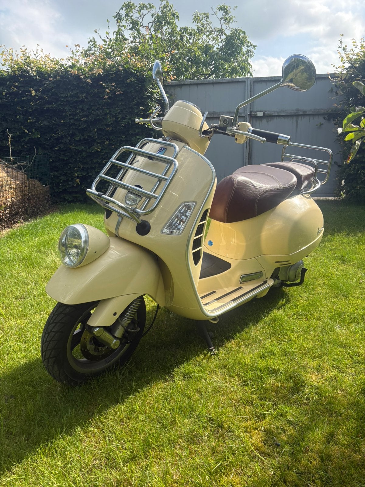 Vespa GTV 125 - beige, Fietsen en Brommers, Ophalen, Tweetakt, Gebruikt, Overige modellen