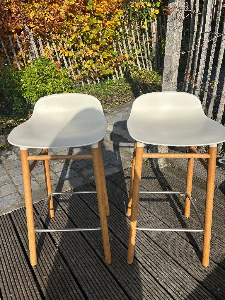 Lot de 2 tabourets de bar Normann Copenhagen Form 65, Bois, 2 tabourets, Comme neuf, Enlèvement