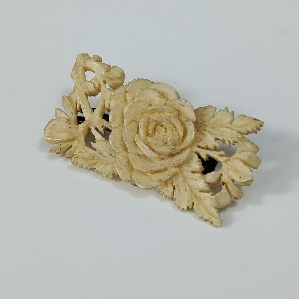 Antieke ivoren broche uit 1900, Overige materialen, 4 tot 7 cm, Gebruikt, Ophalen of Verzenden