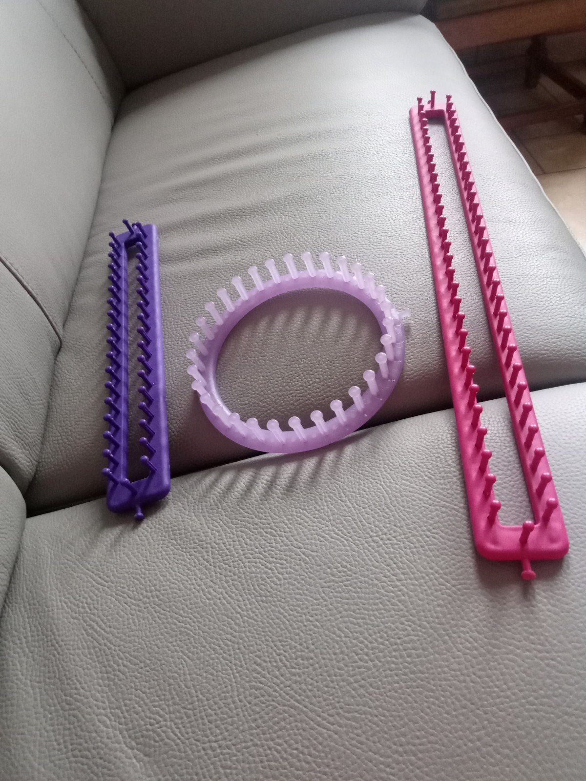 Met breigoed om een muts, sjaal, rollijm te maken..., Hobby en Vrije tijd, Ophalen of Verzenden, Nieuw, Handborduren, Onderdeel of Accessoires