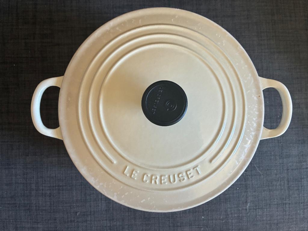 Le Creuset : ronde creme kleurige kookpot, Huis en Inrichting, Keuken | Potten en Pannen, Kookpan of Snelkookpan, Gebruikt, Gietijzer