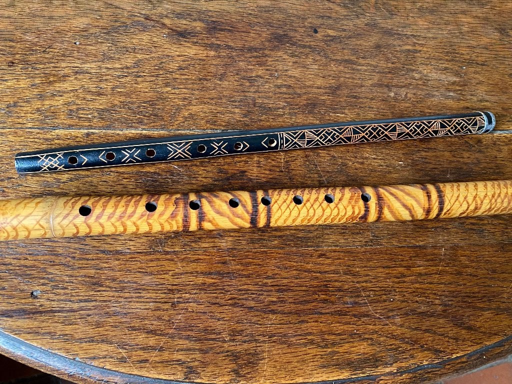 instruments de musique : 2 flutes artisanales, Musique & Instruments, Instruments à vent | Flûtes à bec, Enlèvement ou Envoi, Comme neuf