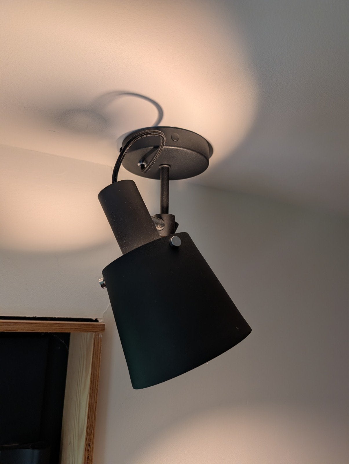 Zwarte, metalen spot, Huis en Inrichting, Lampen | Wandlampen, Ophalen