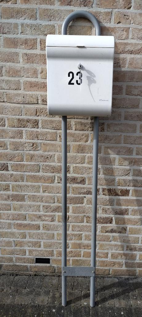 Brievenbus Penne design wit met statief, Tuin en Terras, Ophalen, Gebruikt, Kunststof, Staande brievenbus