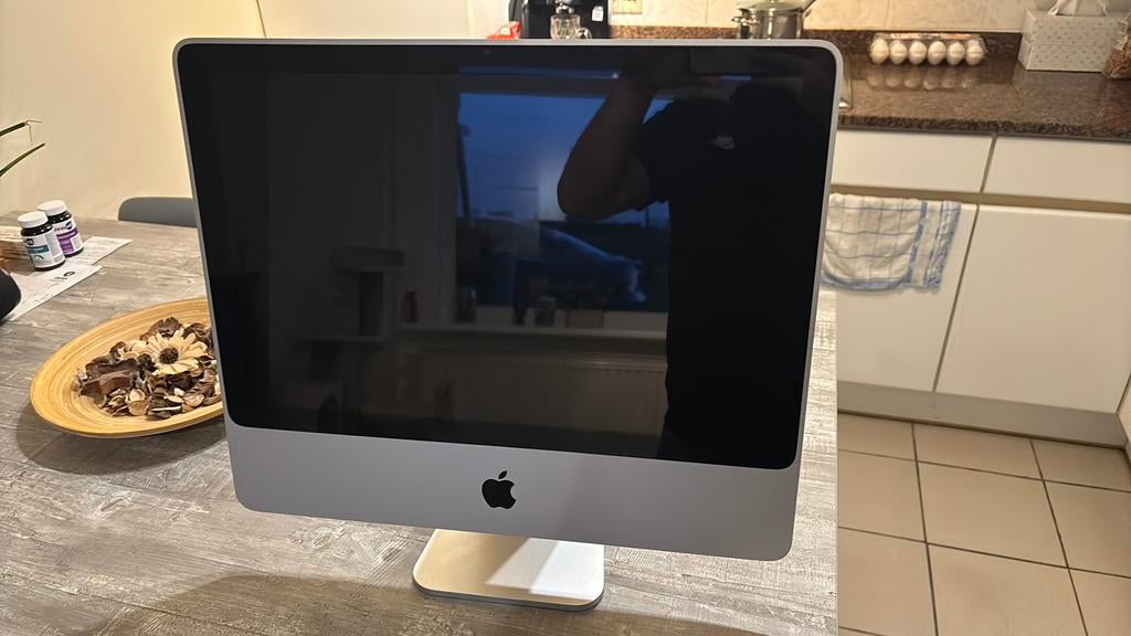 Imac 2008 + toetsenbord, Computers en Software, Apple Desktops, Ophalen, Zo goed als nieuw, IMac