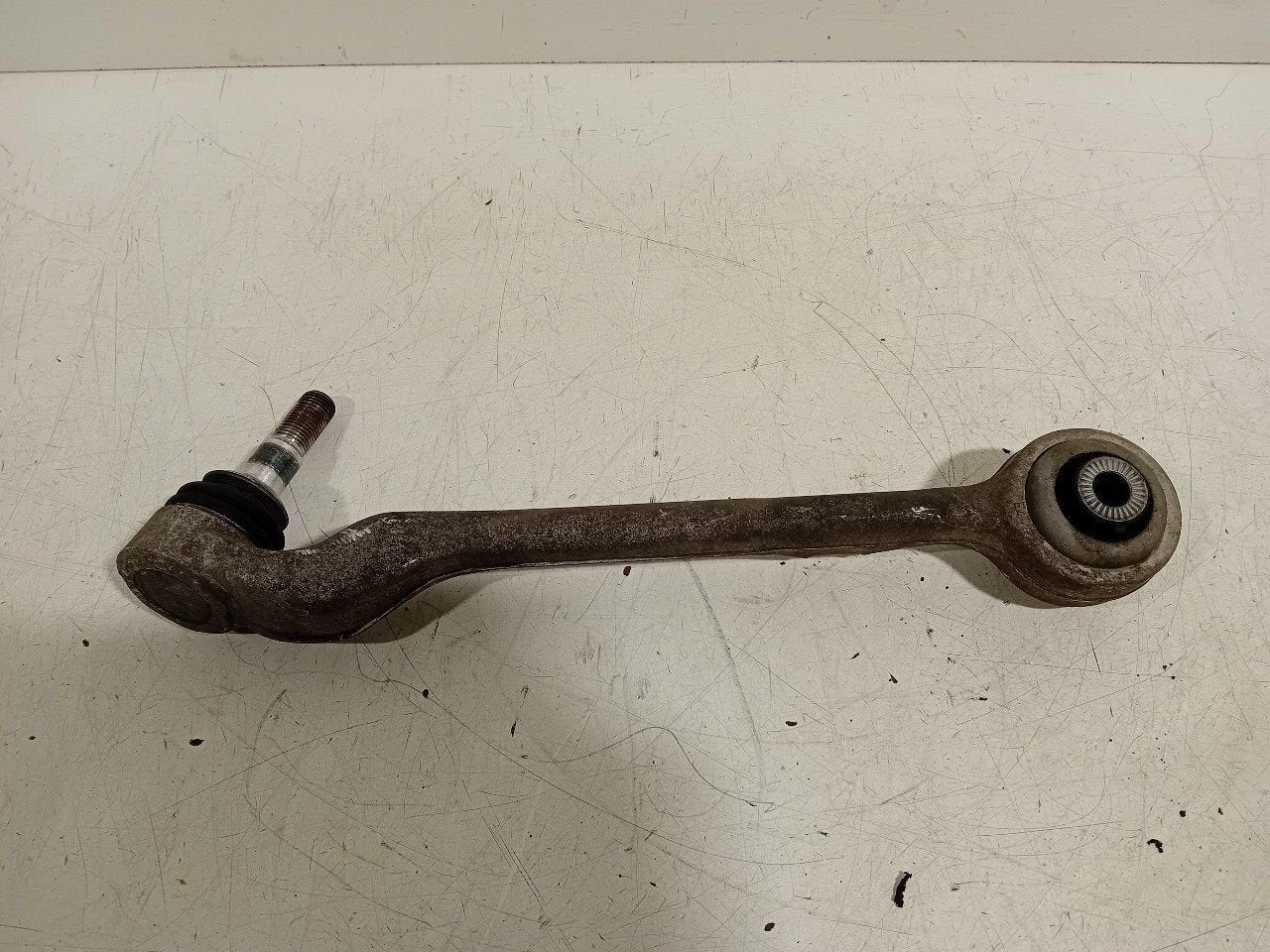 Draagarm rechts voor BMW 1 serie, Onderdelen@venauto.nl, Van der Ven Autorecycling B.V., Ettenseweg 76, 4706 PB Roosendaal, The Netherlands