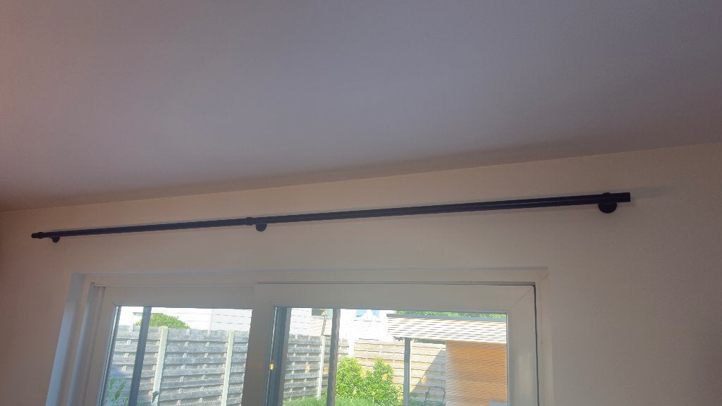 Zwarte aluminium gordijnroedes met accessoires, Huis en Inrichting, Ophalen, Zwart