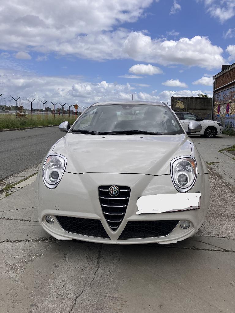 Alfa Romeo MiTO 1.4  CARPASS EN KEURING OK  WEINIG KMS, Auto's, Voorwielaandrijving, Stof, Zwart, Wit