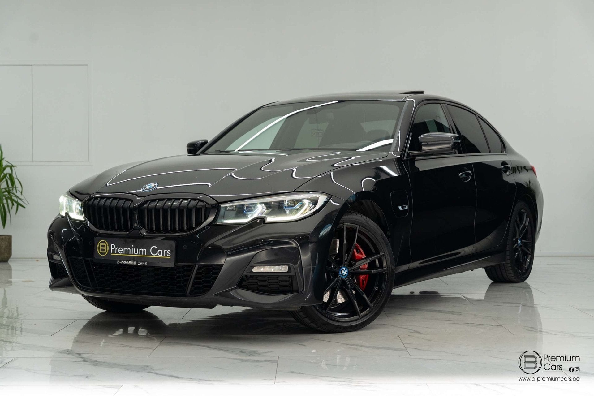 BMW 330 E hybrid M-Pakket! Laser, Pano, Hifi, Full options!, Auto's, BMW, Automaat, 4 cilinders, Zwart, Bedrijf