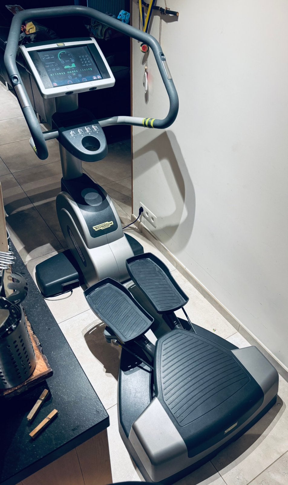 Prix négociable de l'écran tactile multimédia Technogym i700, Enlèvement, Comme neuf