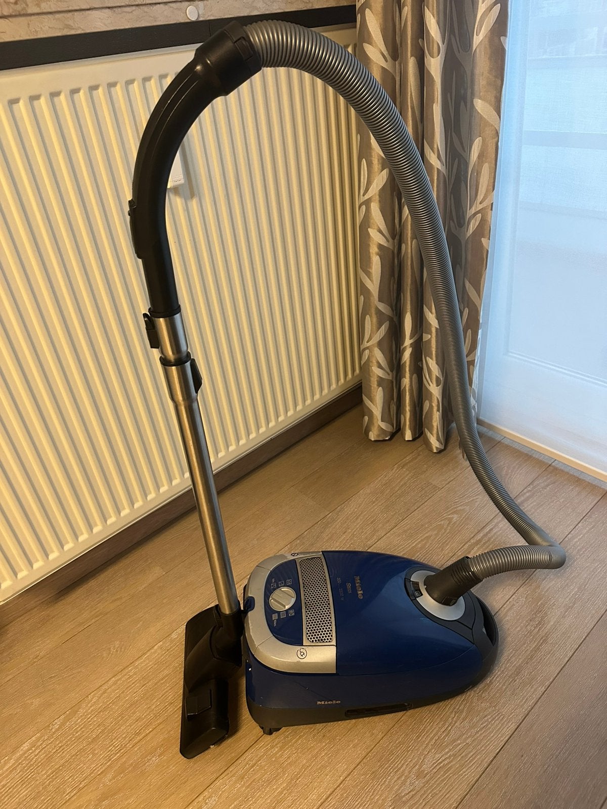 Miele stofzuiger S5221, Ophalen of Verzenden, Zo goed als nieuw, Miele