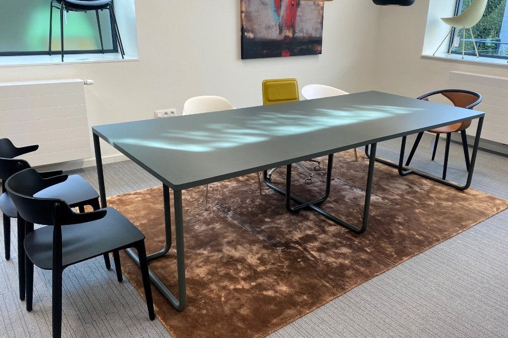 Showroomkoopje: Italiaanse design tafel – nu € 800, Ophalen, 100 tot 150 cm, 200 cm of meer, Zo goed als nieuw