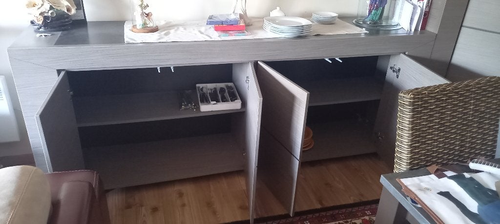 DRESSOIR eetplaats, Huis en Inrichting, Kasten | Dressoirs, Ophalen, Zo goed als nieuw, Met deur(en)