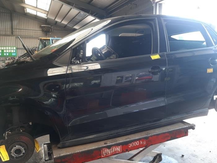 Portière 4portes avant gauche d'un Volkswagen Polo (LO41), -, Volkswagen, -, 3 mois de garantie