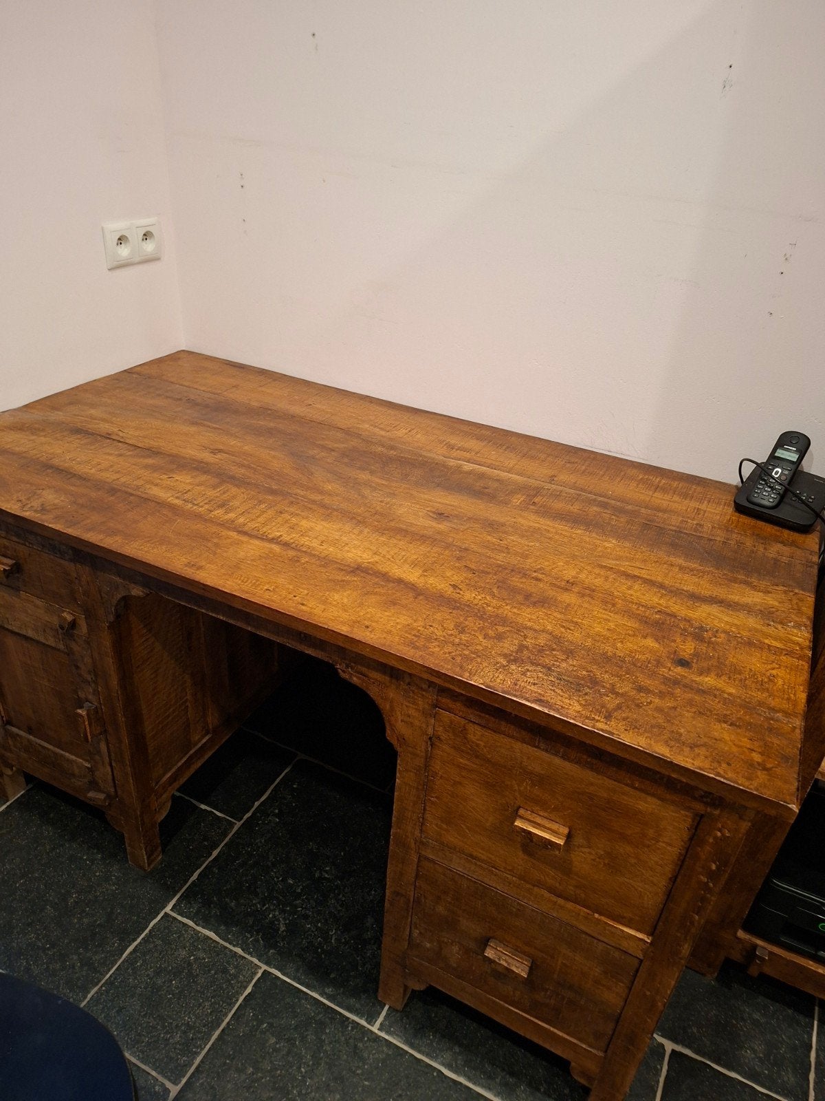 stevige bureau in vol hout, Ophalen, Zo goed als nieuw, Hout