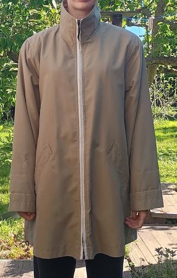 Half lange regenjas Michèl Valérie, Kleding | Dames, Jassen | Zomer, Michel valerie, Maat 42/44 (L), Ophalen of Verzenden, Gedragen