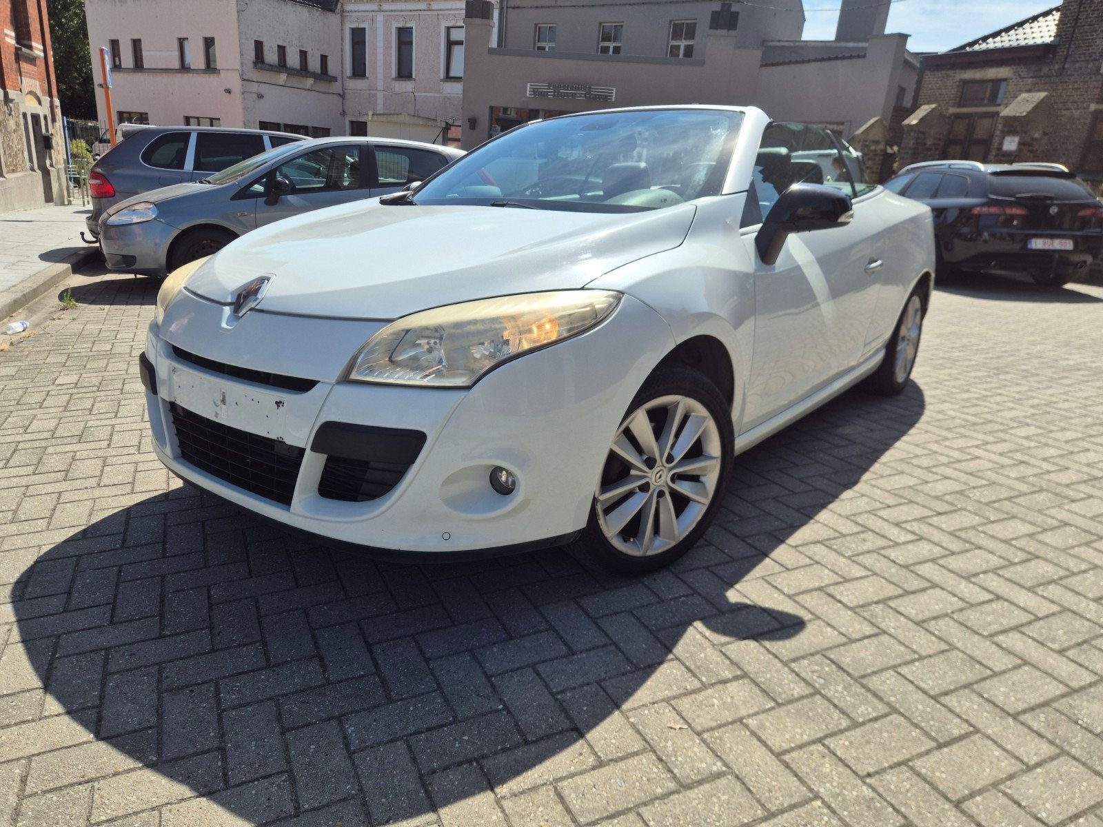 renault megane cabriolet en demande d immatriculation, Auto's, Renault, Voorwielaandrijving, 1498 cc, Zwart, 4 cilinders