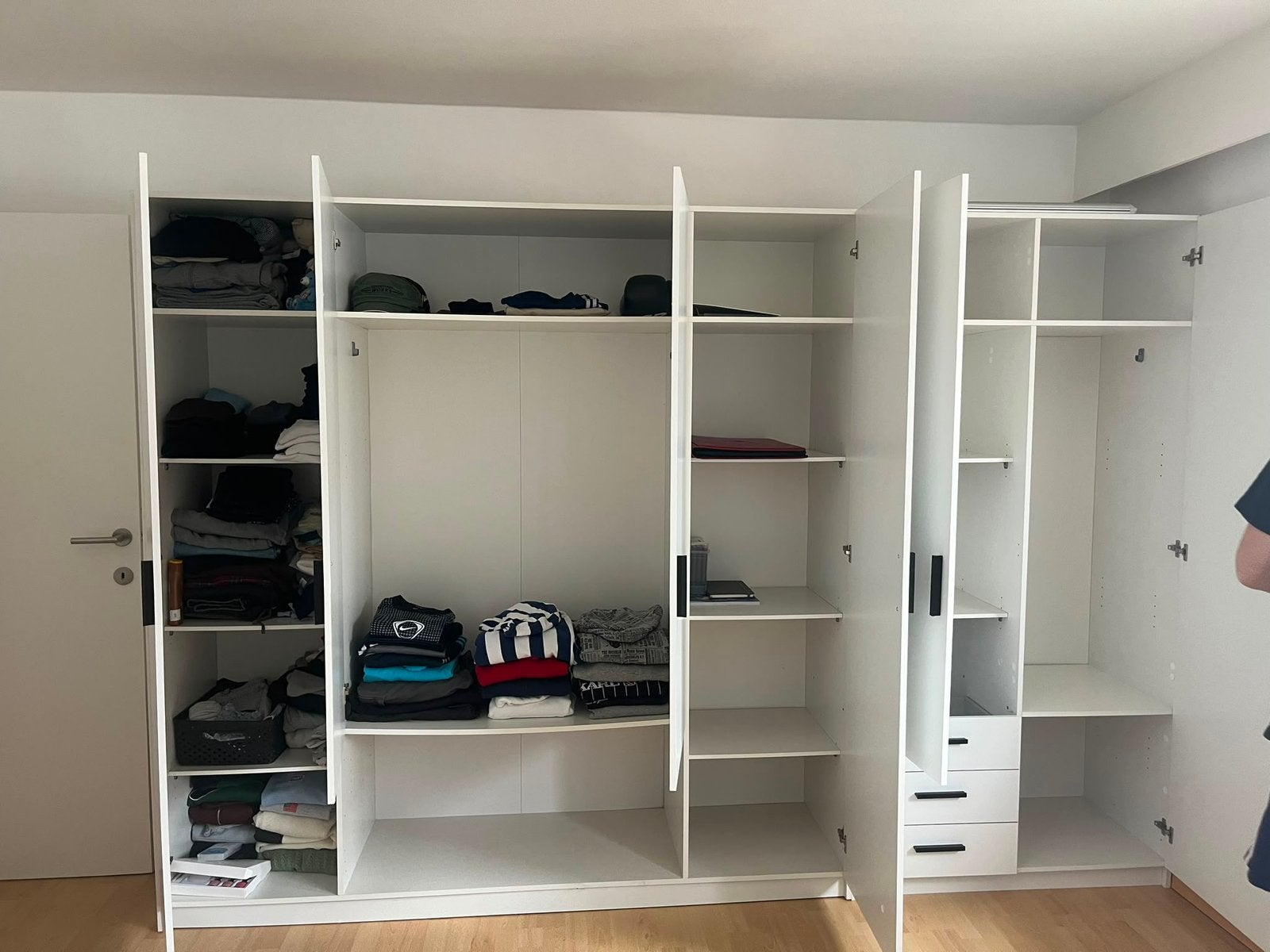 Grote Kleer Kasten ( Te Koop ), Huis en Inrichting, Kasten | Kleerkasten, Ophalen of Verzenden, Zo goed als nieuw