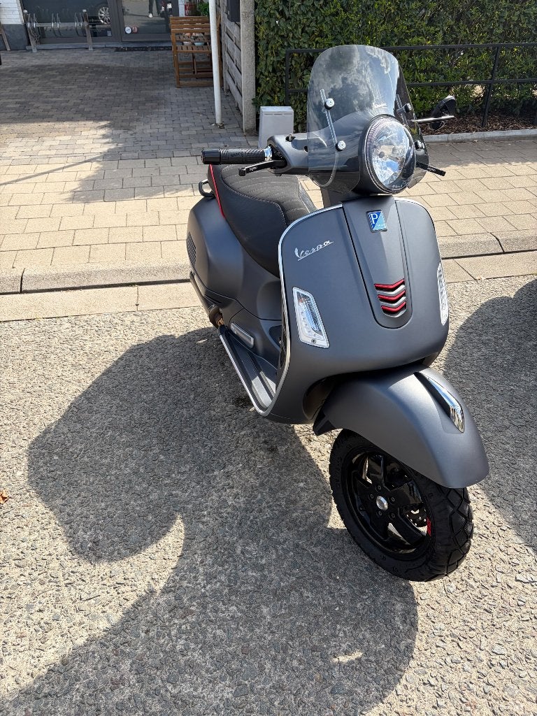 Vespa GTS 300 Super (Mat Grijs), Scooter, 300 cc, Gebruikt, Particulier