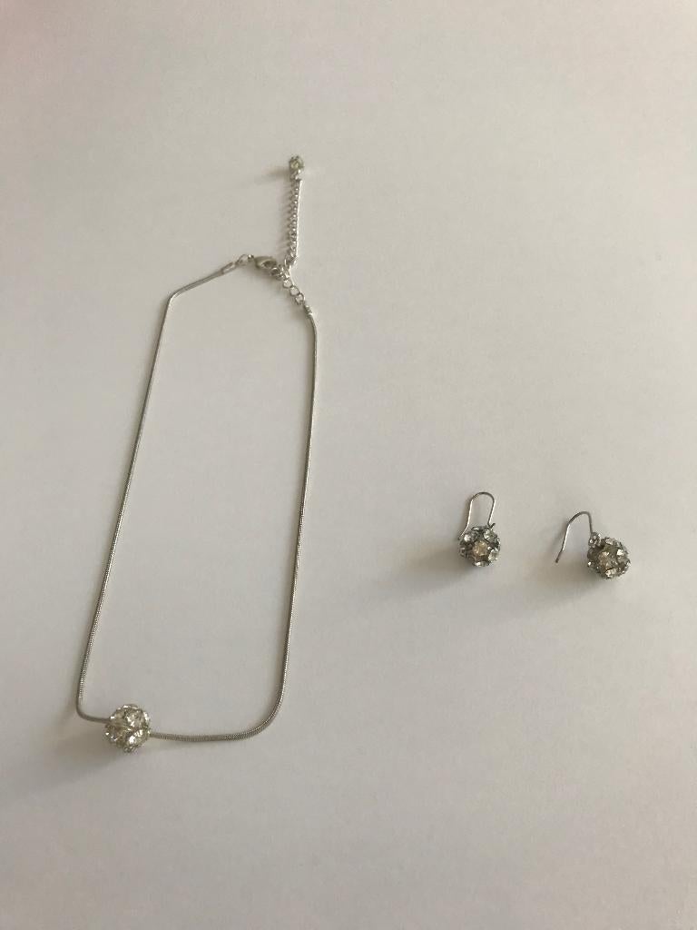 Ketting en bijpassende oorringen, Handtassen en Accessoires, Kettingen, Overige materialen, Ophalen of Verzenden, Zo goed als nieuw