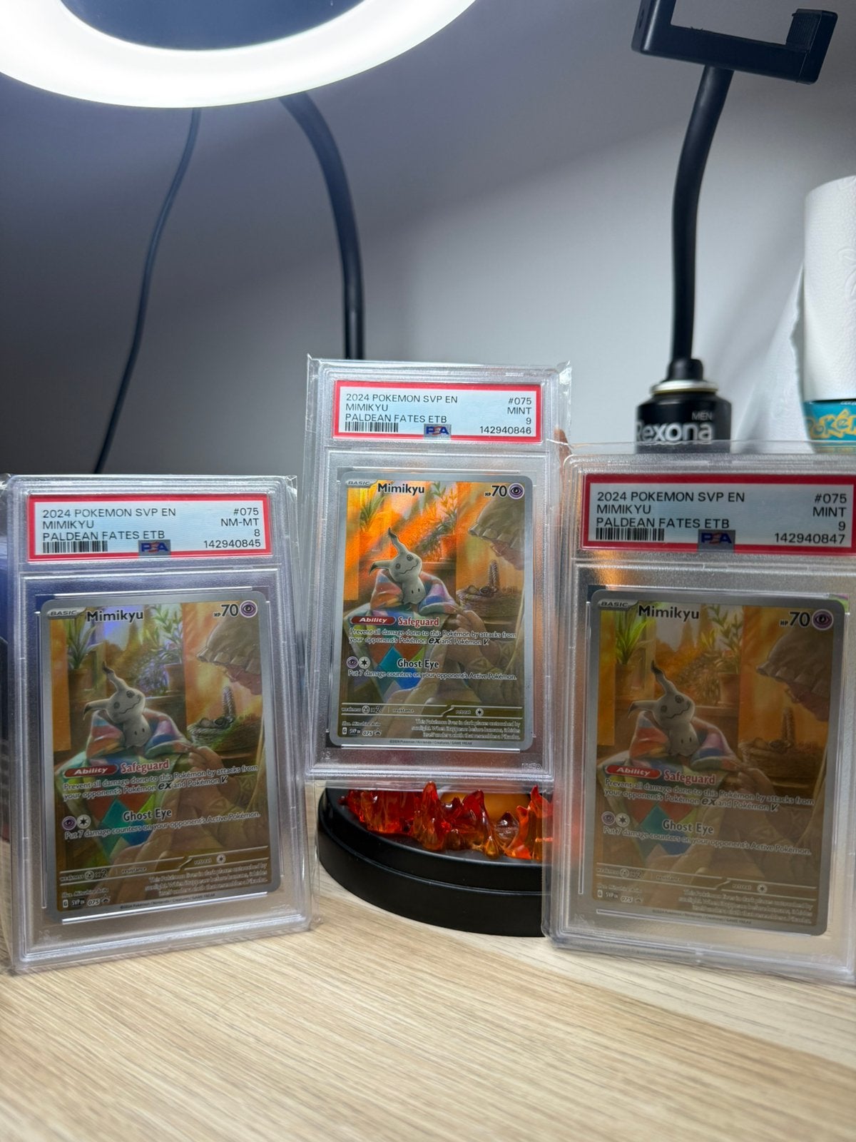 PSA 9 Mimikyu #075 Paldean Fates ETB Promo Pokémon, Ophalen of Verzenden, Zo goed als nieuw