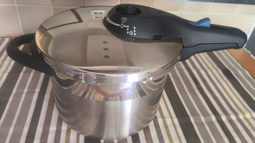 BRK inox snelkookpan 6 liter, Huis en Inrichting, Zo goed als nieuw, Overige merken, Met handvatten, Ophalen