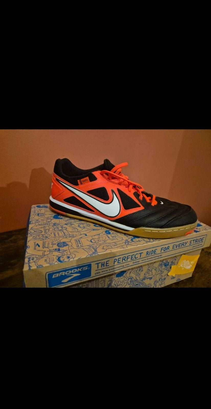 Chaussures foot en salle portées 2 fois taille 44, Sports & Fitness, Course, Jogging & Athlétisme, Enlèvement