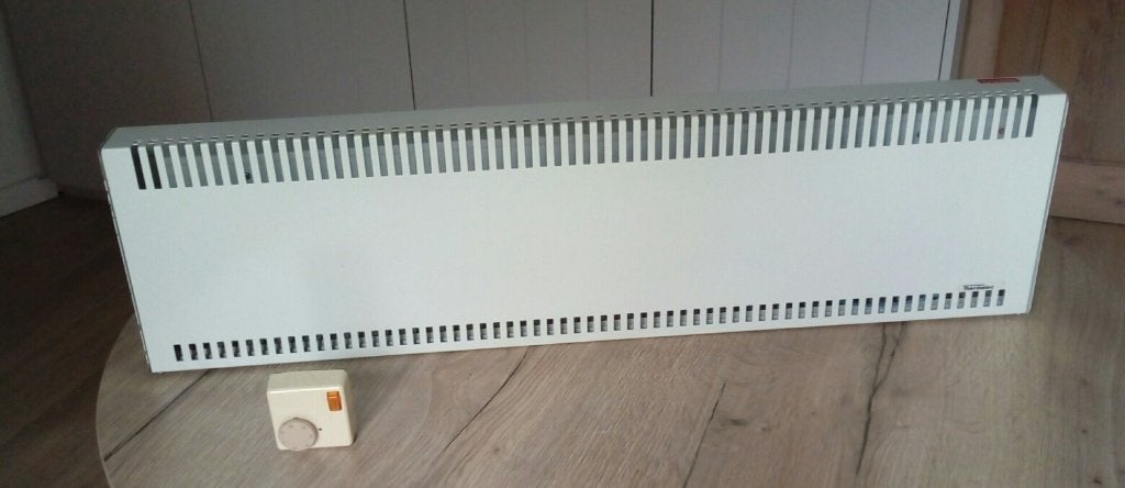 Electrische convectoren, Doe-het-zelf en Bouw, Verwarming en Radiatoren, Gebruikt, Minder dan 30 cm, 60 tot 150 cm, 800 watt of meer