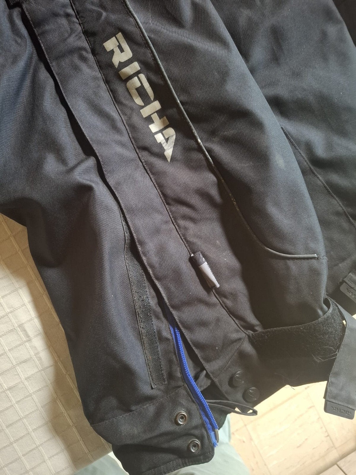 Motor kleding, Ophalen