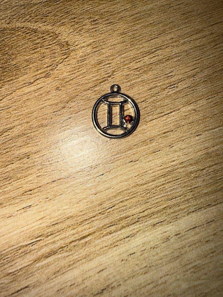 Pendentif signe astrologique gémeaux avec perle, Nieuw, Ophalen of Verzenden, Met parel, Zilver