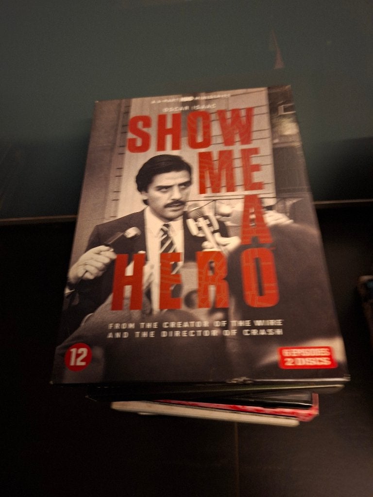 dvd - show me a hero - 2 dvd - doos 7, Cd's en Dvd's, Drama, Ophalen of Verzenden, Zo goed als nieuw, Nederlands