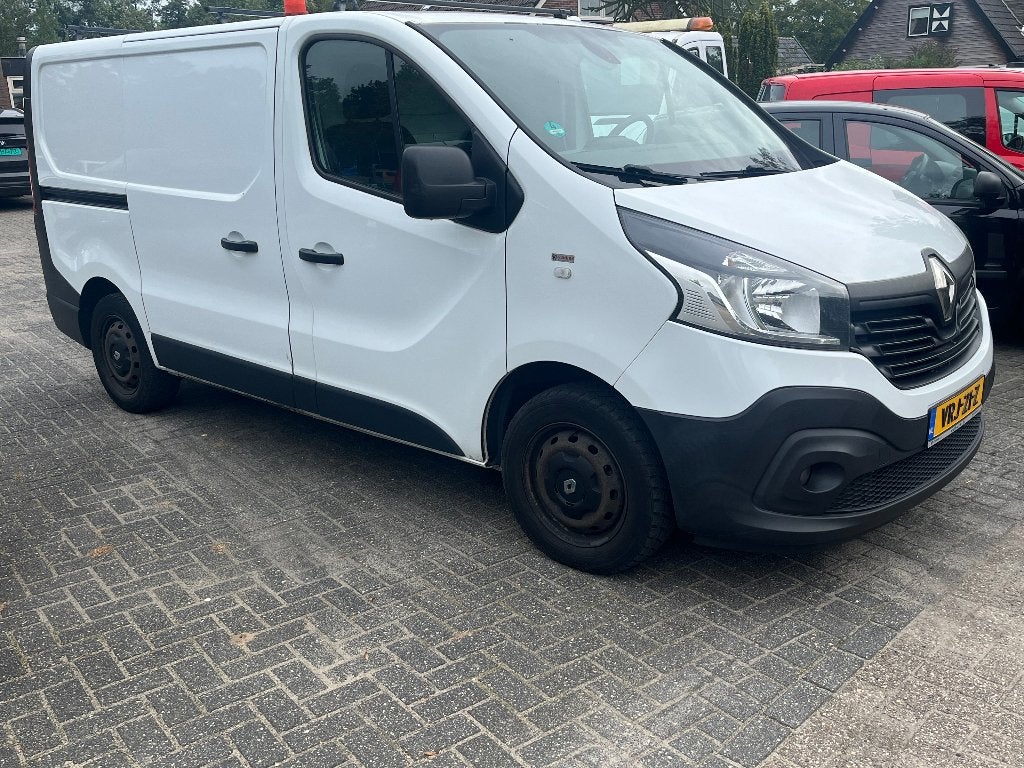 Renault trafic 1.6 Dci l1h1. 2016  Airco Navi., Voorwielaandrijving, Euro 5, Stof, Zwart