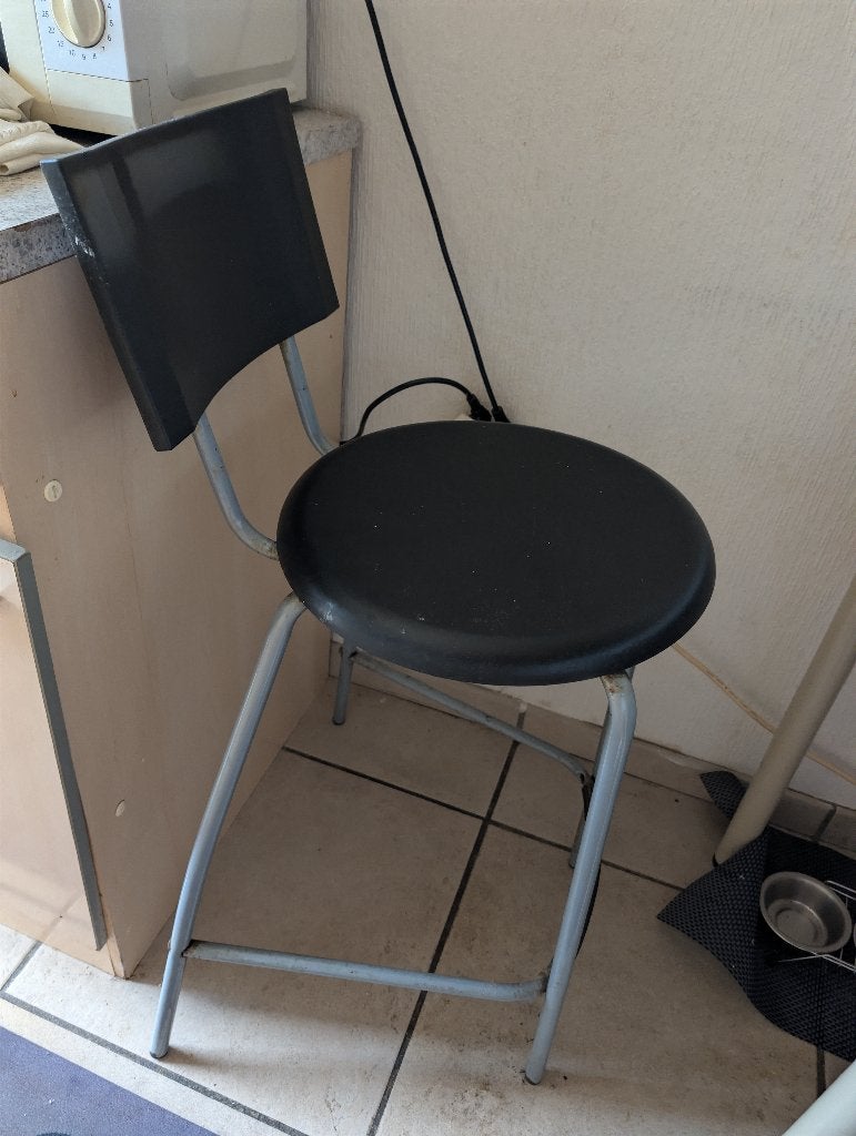 Chaise haute/tabouret de bar - plastique noir et métal, Maison & Meubles, Tabourets de bar, 90 cm ou plus, 1 tabouret, Avec repose-pieds