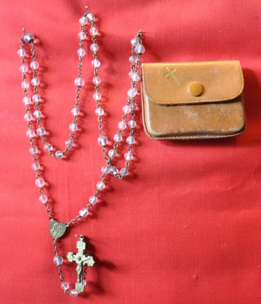 chapelet perle incolore avec etui en cuir (022607), Enlèvement ou Envoi, Comme neuf, Autres types, Christianisme | Catholique
