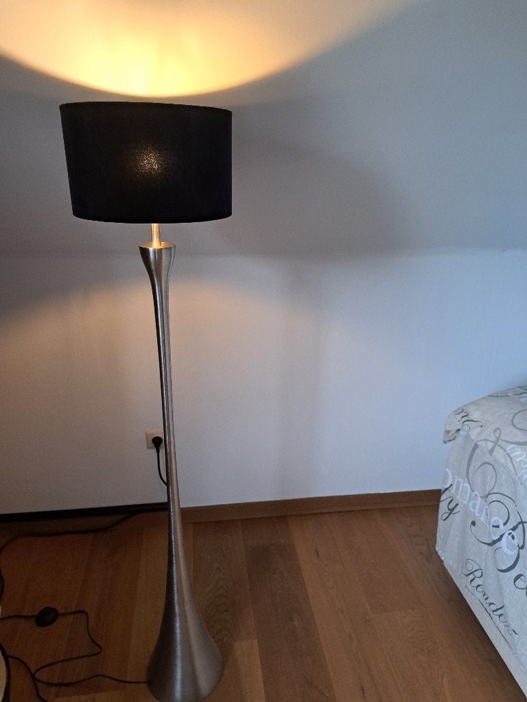 Mooie staanlamp met zwarte kap, Ophalen, Zo goed als nieuw, 150 tot 200 cm