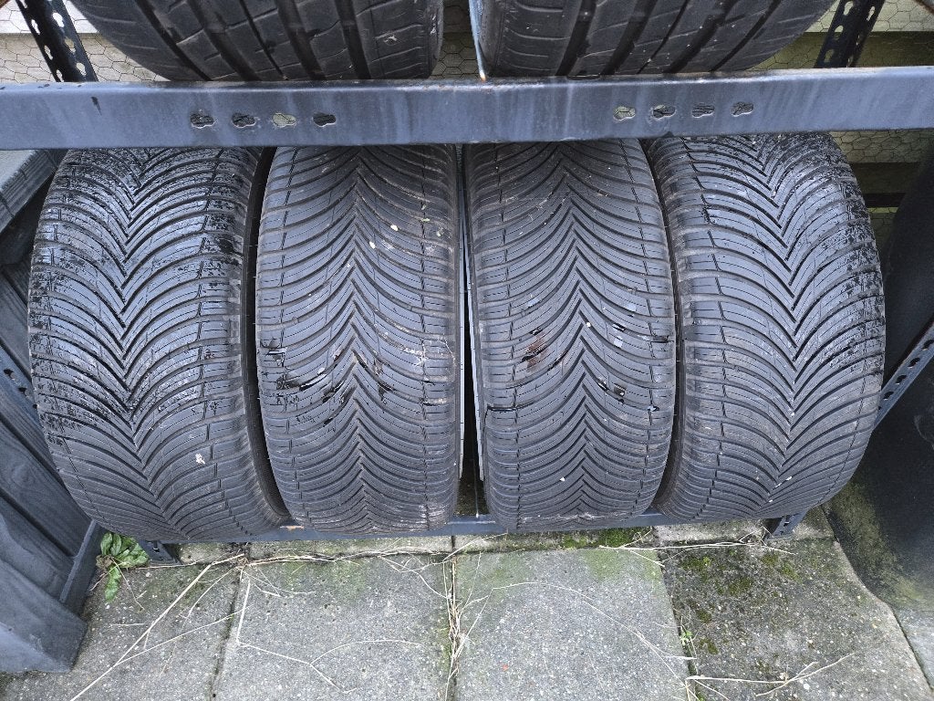 KLEBER QUADRAXER 3 ALL SEASON 4X 255 40 19 100Y DOT 3323, Auto-onderdelen, Banden en Velgen, Band(en), All Season, 19 inch, 255 mm