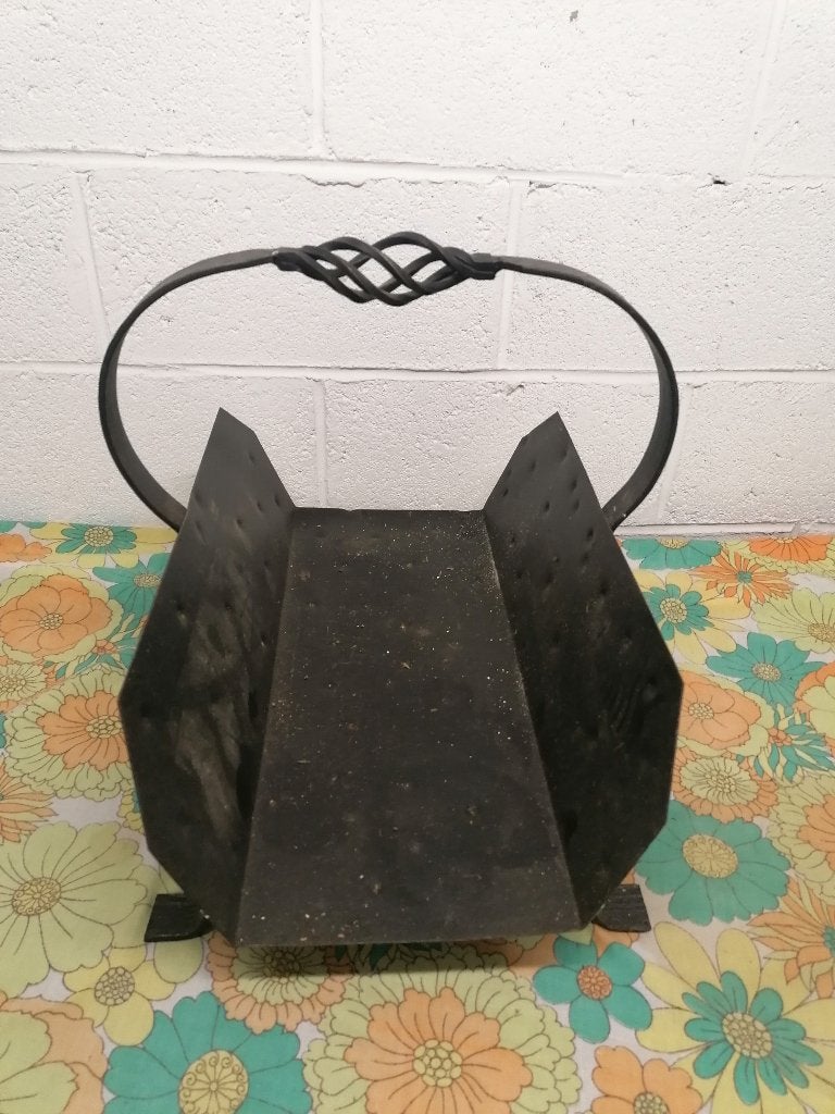 Ancien porte-bûches / panier à bois en fer forgé martelé, Enlèvement, Utilisé, Autres types