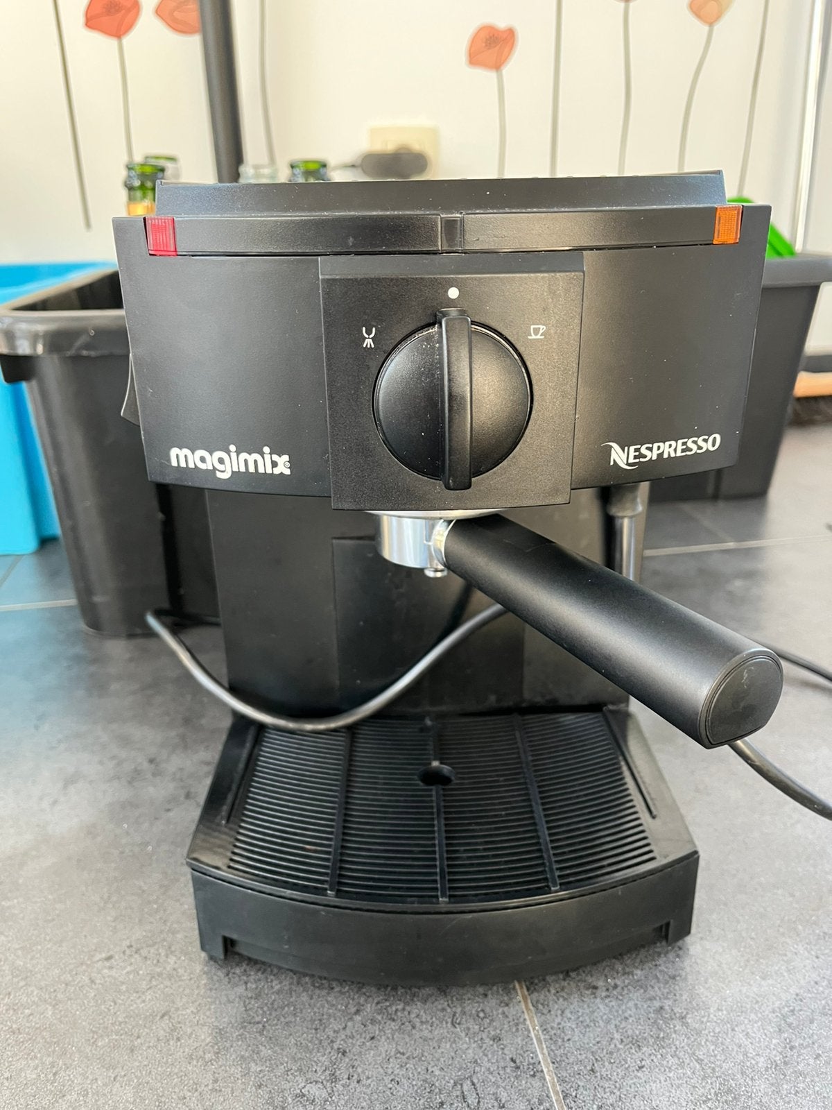 Machine Nespresso pour  pièces Gratuit, Enlèvement, Ne fonctionne pas