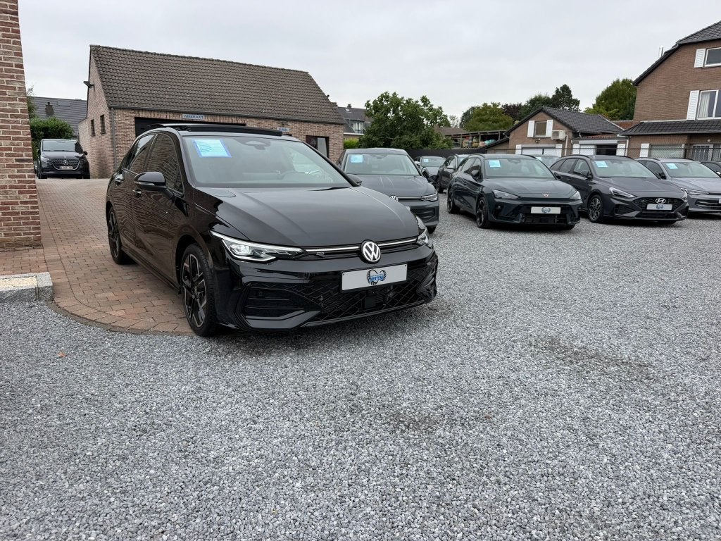 Volkswagen Golf VIII 1.5 eTSI R-Line PANO H/KARDON 360CAM, Auto's, Volkswagen, Automaat, 1498 cc, 4 cilinders, Lichtsensor