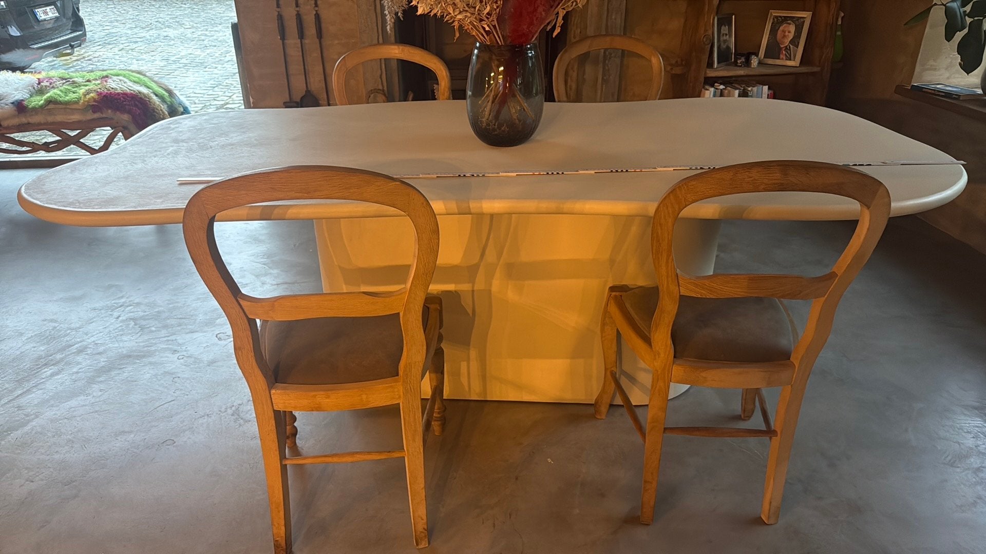 Tafel in socrete, Huis en Inrichting, Ophalen, Nieuw, 6 tot 8 stoelen