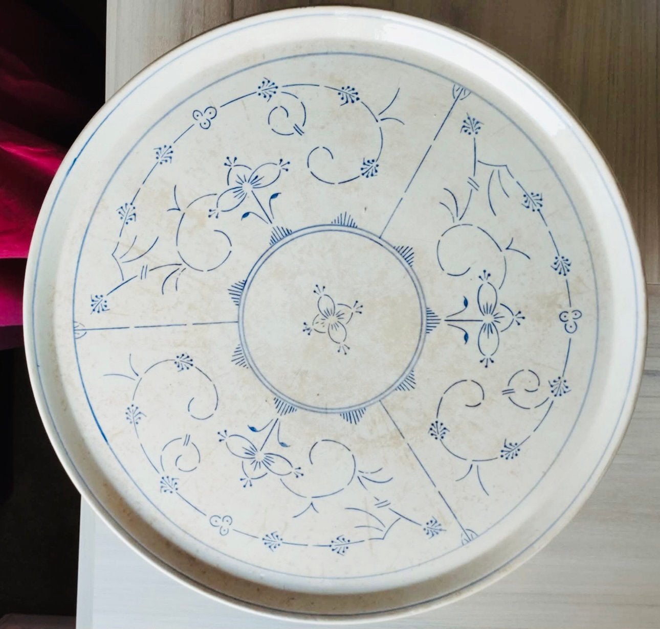 Plat sur pied à tarte ou gâteau en faïence émaillée, Antiquités & Art, Enlèvement