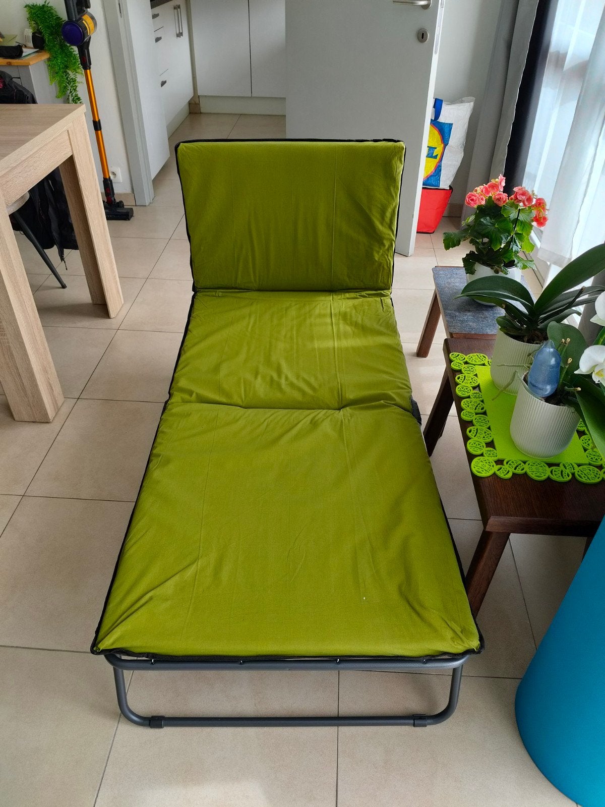 ligbed tuin., Ophalen