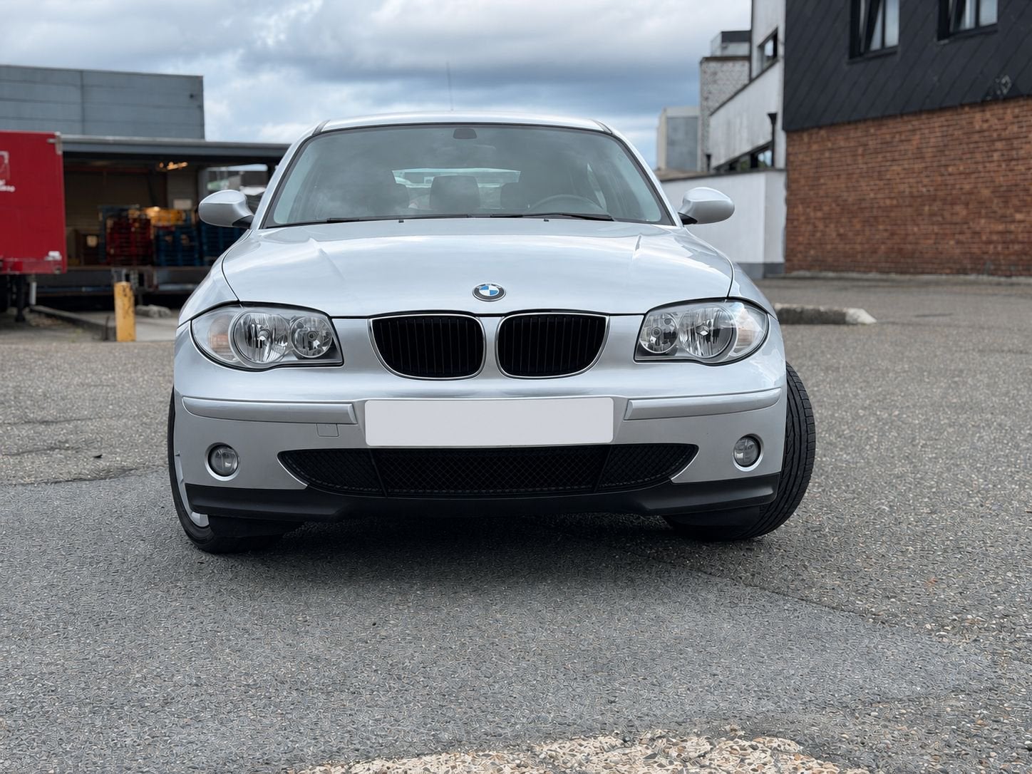 Bmw 116 i essence à vendre en parfait état 75195 km, Autos, BMW, Argent ou Gris, Achat, Electronic Stability Program (ESP), Boîte manuelle